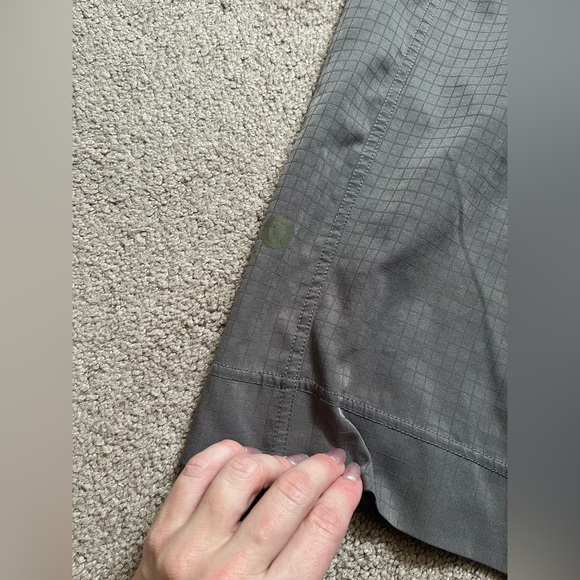 ⭐️XL Fitting Grey Lululemon Shorts - older style - Picture 2 of 6